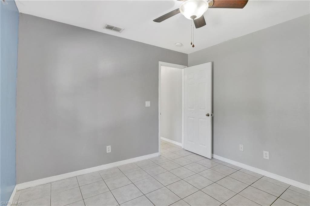 590 Golden Gate Blvd W, Naples, FL 34120-26