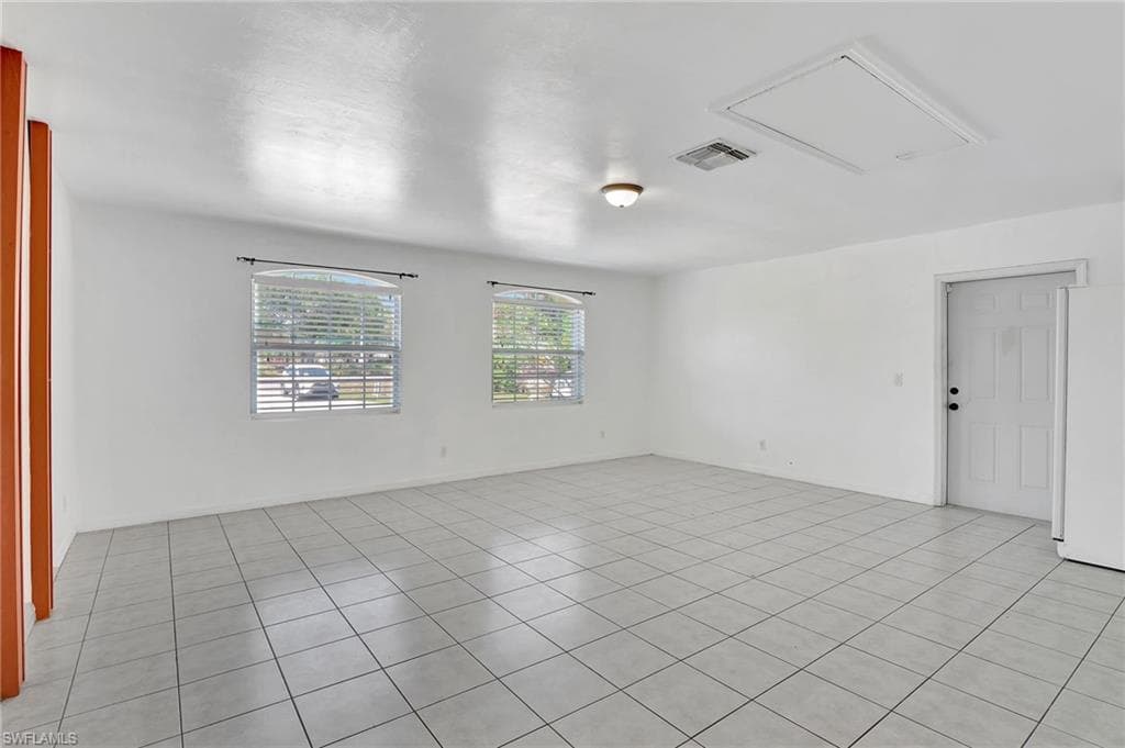 590 Golden Gate Blvd W, Naples, FL 34120-27