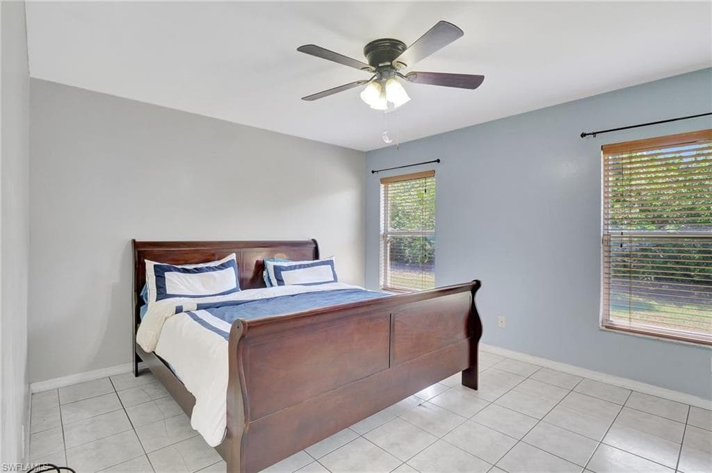 590 Golden Gate Blvd W, Naples, FL 34120-30