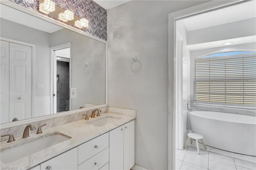 590 Golden Gate Blvd W, Naples, FL 34120-32