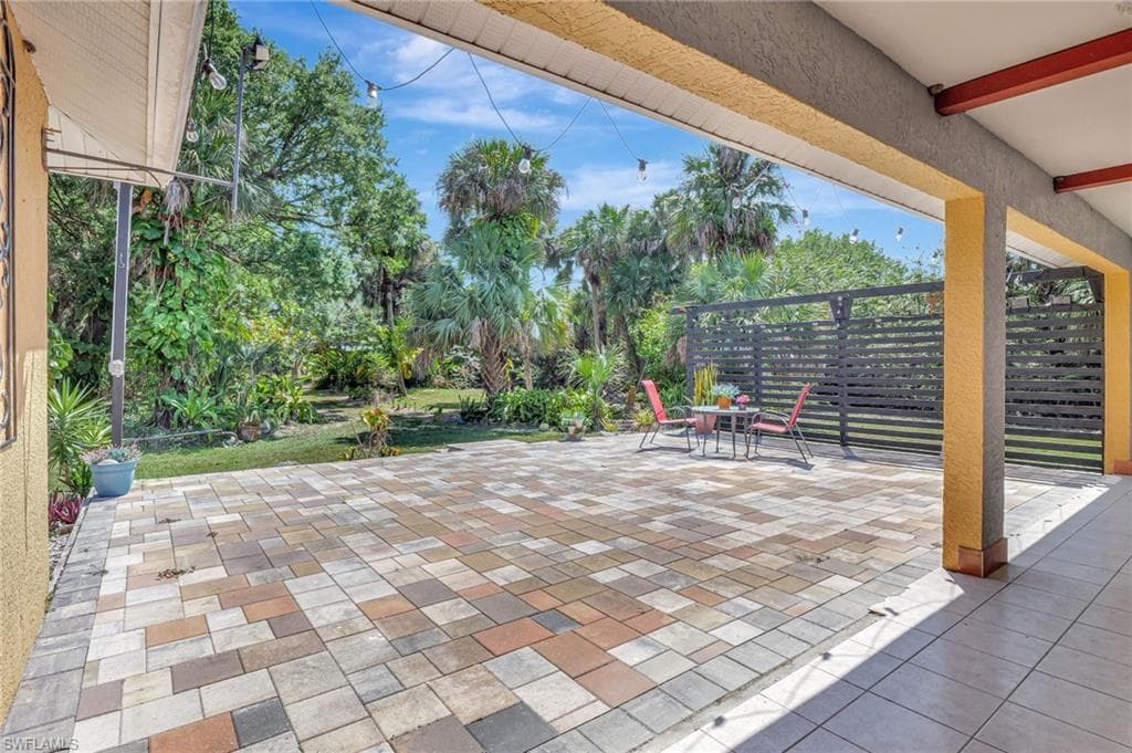 590 Golden Gate Blvd W, Naples, FL 34120-35