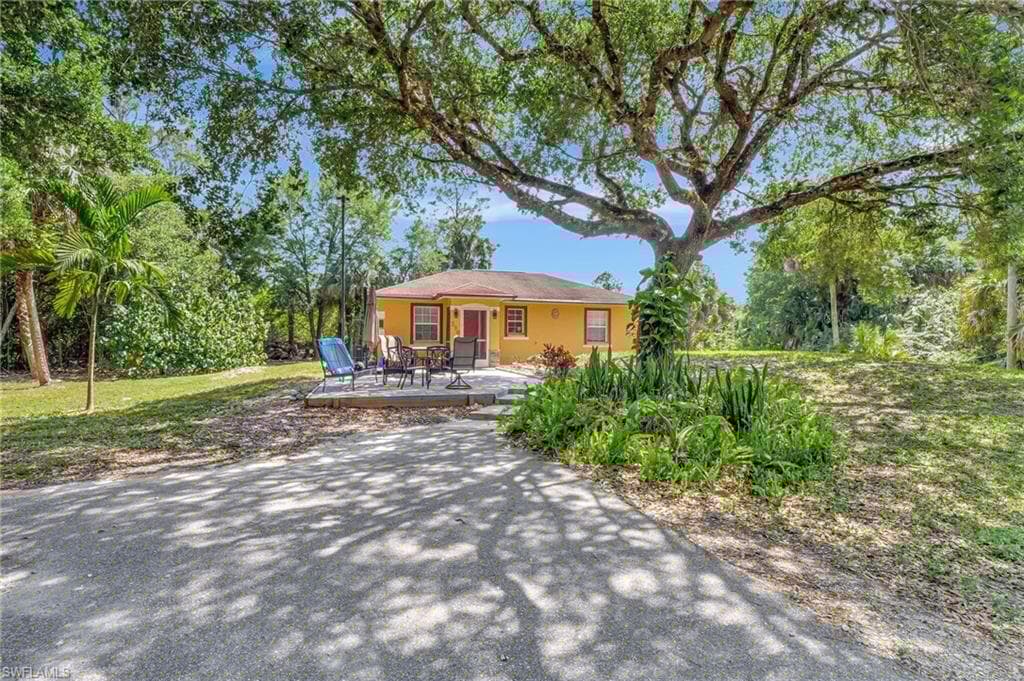 590 Golden Gate Blvd W, Naples, FL 34120-38