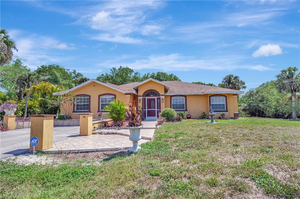 590 Golden Gate Blvd W, Naples, FL 34120-3