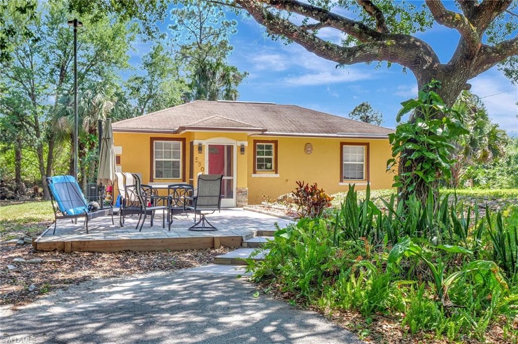 590 Golden Gate Blvd W, Naples, FL 34120-39