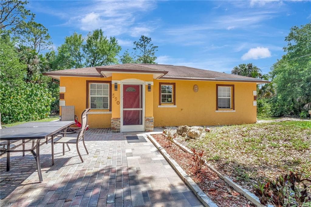 590 Golden Gate Blvd W, Naples, FL 34120-40
