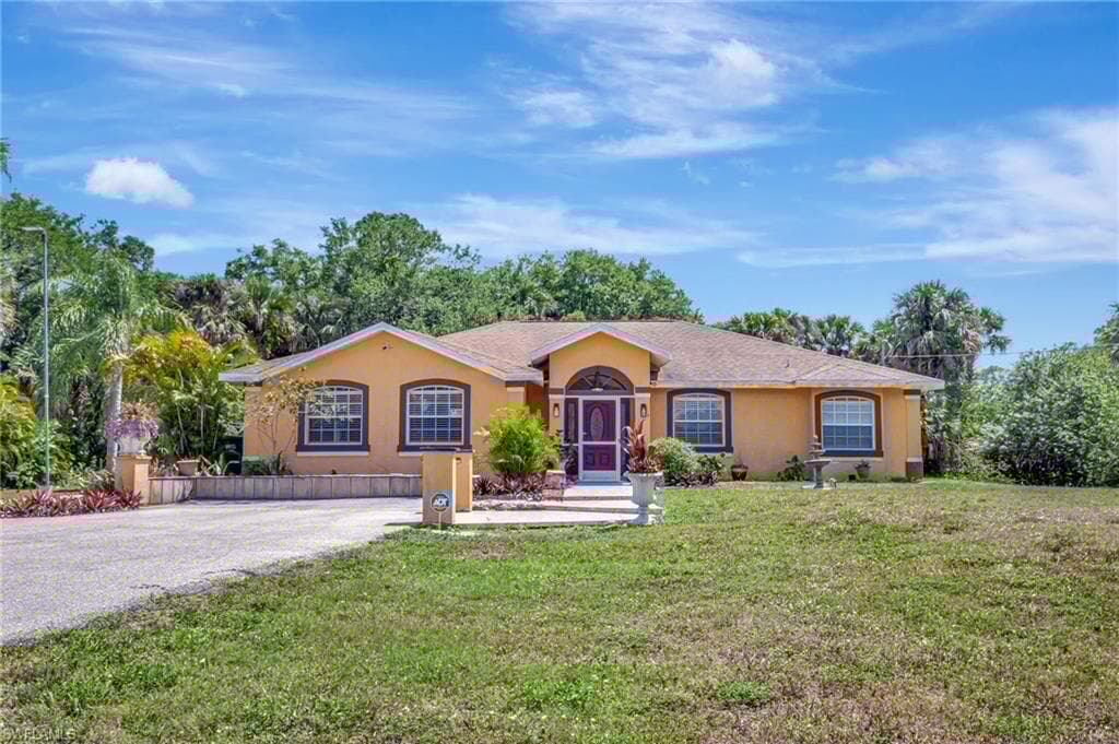 590 Golden Gate Blvd W, Naples, FL 34120-45