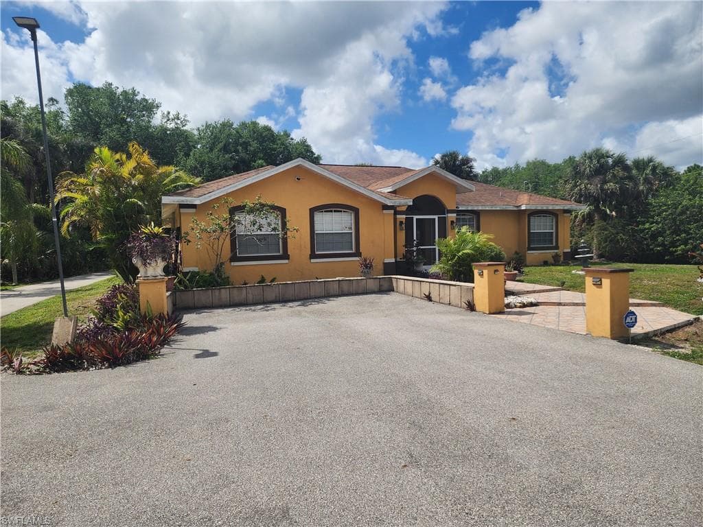 590 Golden Gate Blvd W, Naples, FL 34120-4