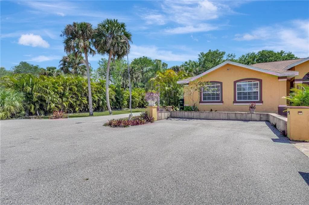 590 Golden Gate Blvd W, Naples, FL 34120-5
