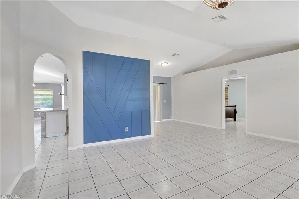 590 Golden Gate Blvd W, Naples, FL 34120-6