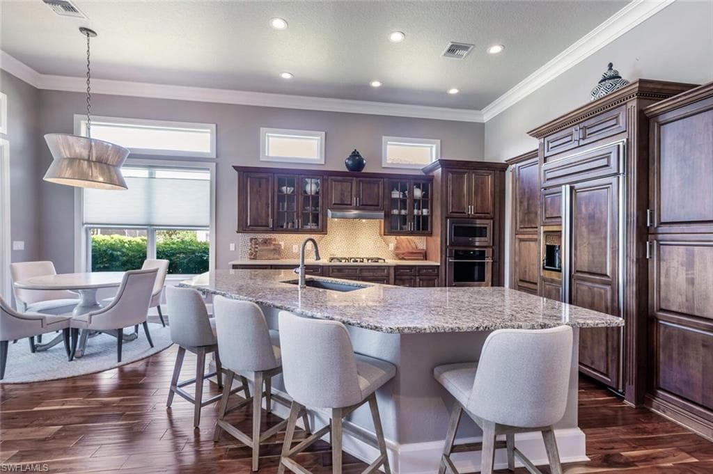 3086 Aviamar Cir, Naples, FL 34114-11