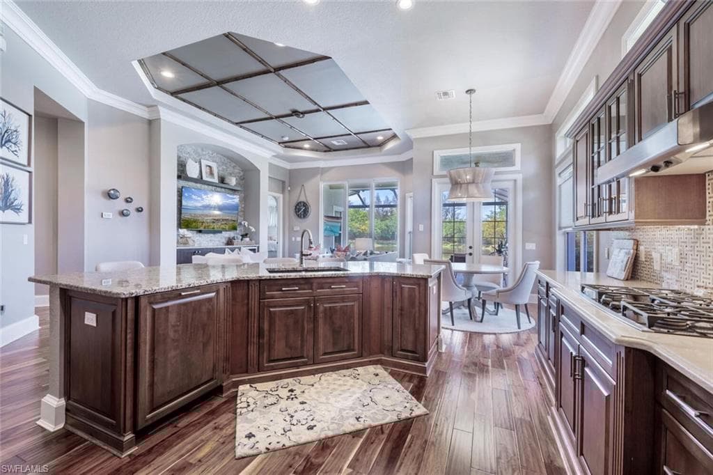 3086 Aviamar Cir, Naples, FL 34114-13