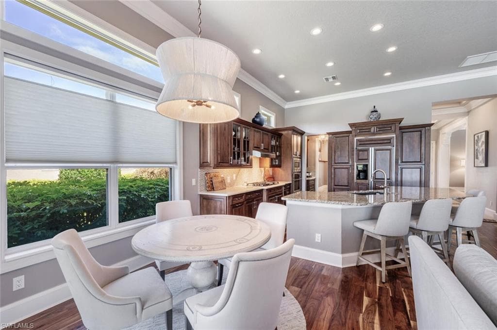 3086 Aviamar Cir, Naples, FL 34114-16