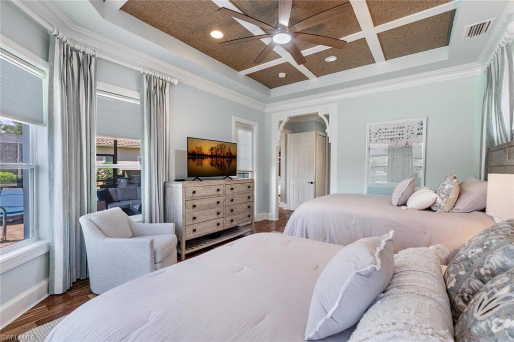 3086 Aviamar Cir, Naples, FL 34114-25