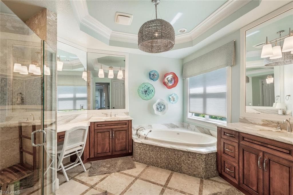3086 Aviamar Cir, Naples, FL 34114-26