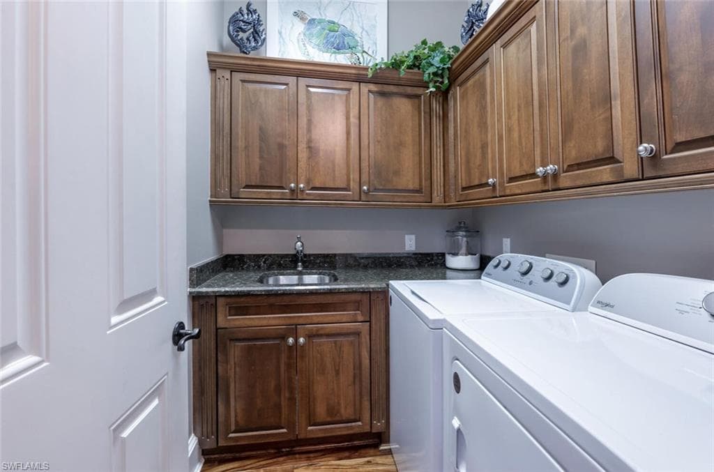 3086 Aviamar Cir, Naples, FL 34114-32