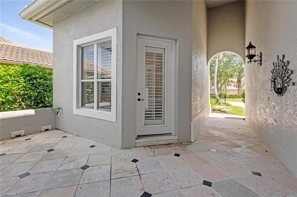 3086 Aviamar Cir, Naples, FL 34114-33