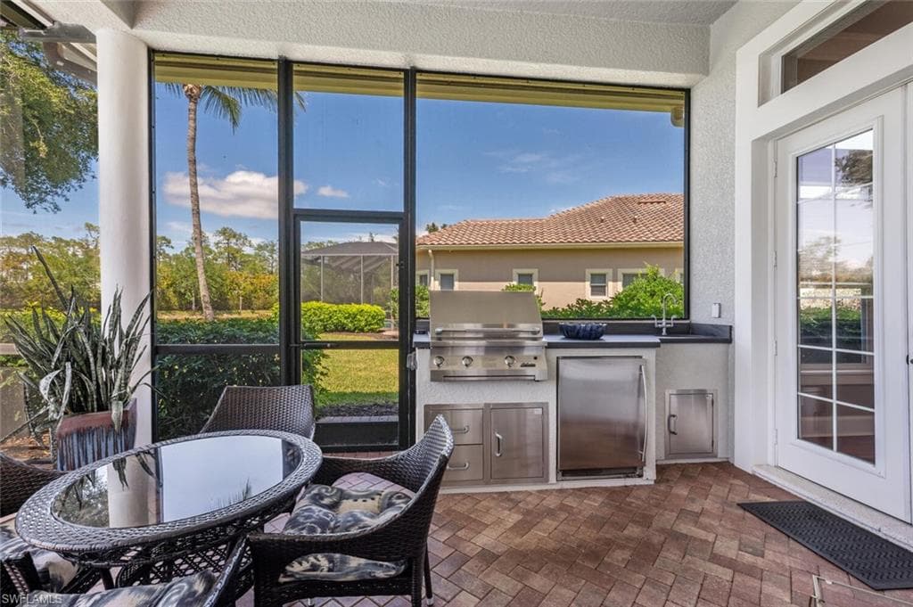 3086 Aviamar Cir, Naples, FL 34114-37