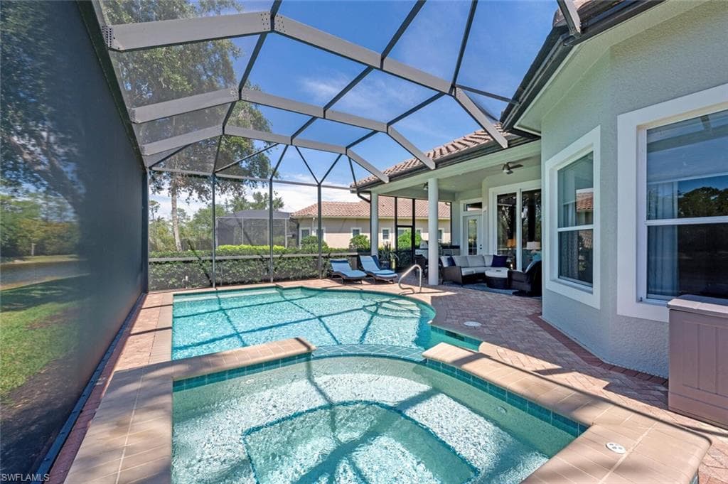 3086 Aviamar Cir, Naples, FL 34114-43