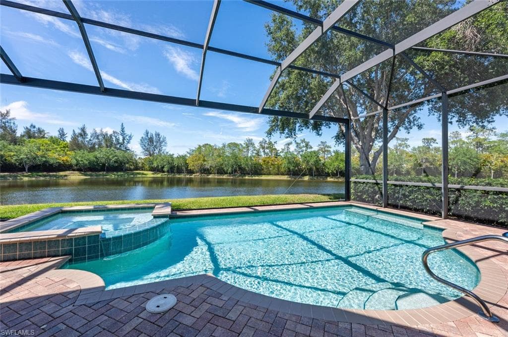 3086 Aviamar Cir, Naples, FL 34114-45