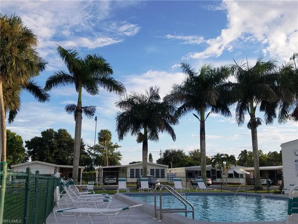 27 Amethyst Ave 27a, Naples, FL 34114-2