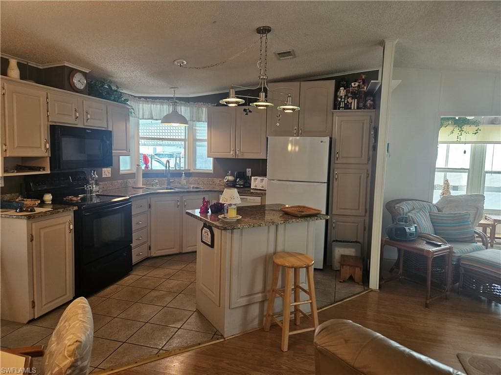 27 Amethyst Ave 27a, Naples, FL 34114-8