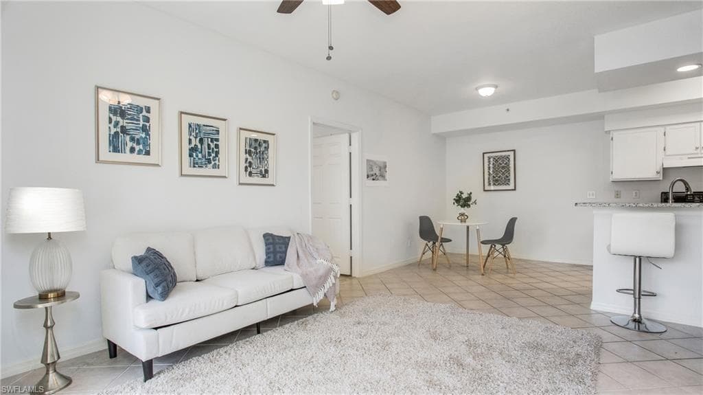 4620 Saint Croix Ln 914, Naples, FL 34109-1