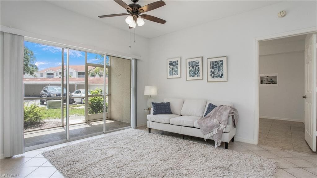 4620 Saint Croix Ln 914, Naples, FL 34109-3
