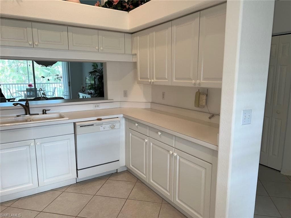 1180 Sarah Jean Cir G202, Naples, FL 34110-5