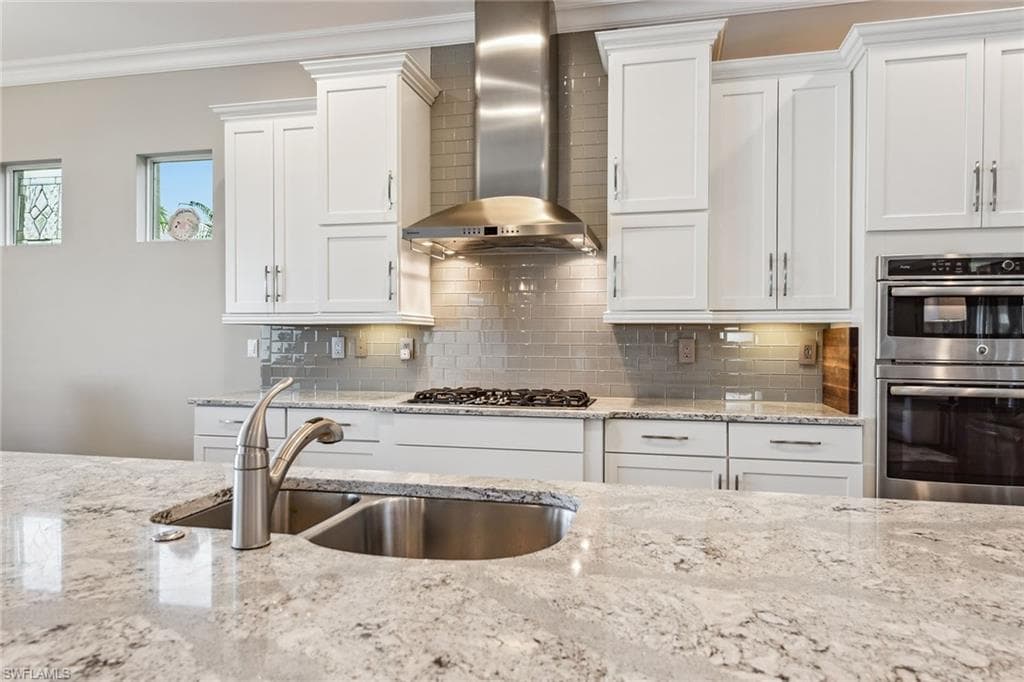 9395 Nicolo Ct, Naples, FL 34114-9
