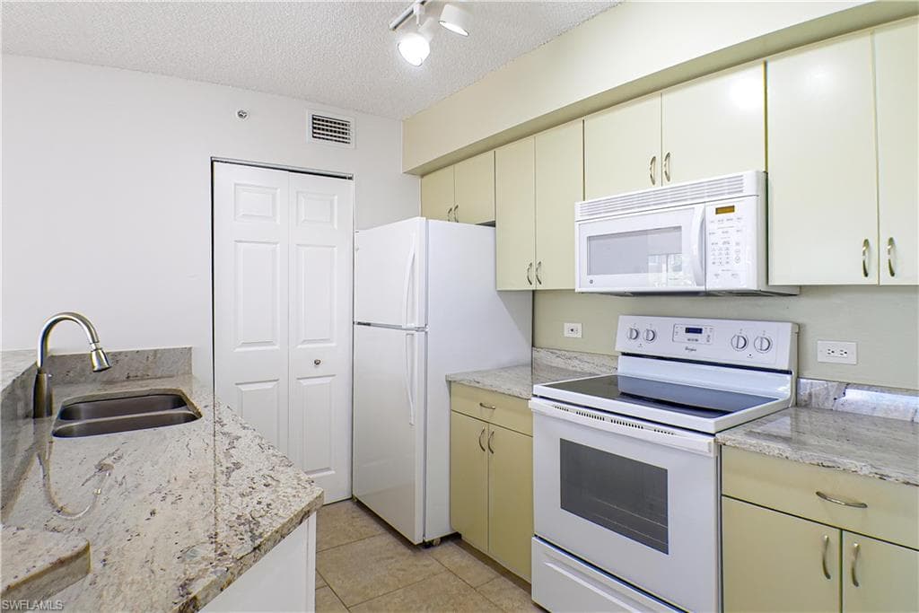 8861 Colonnades Ct W 221, Bonita Springs, FL 34135-4