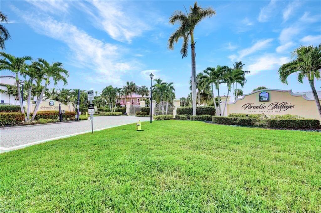 27080 Flamingo Dr, Bonita Springs, FL 34135-6