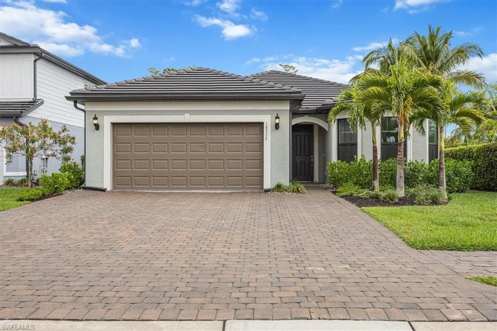 10335 Ventana Ln, Naples, FL 34120-1