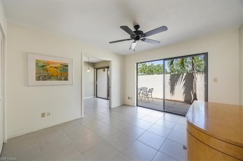 576 Retreat Dr 101, Naples, FL 34110-10