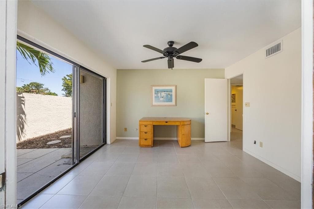 576 Retreat Dr 101, Naples, FL 34110-11