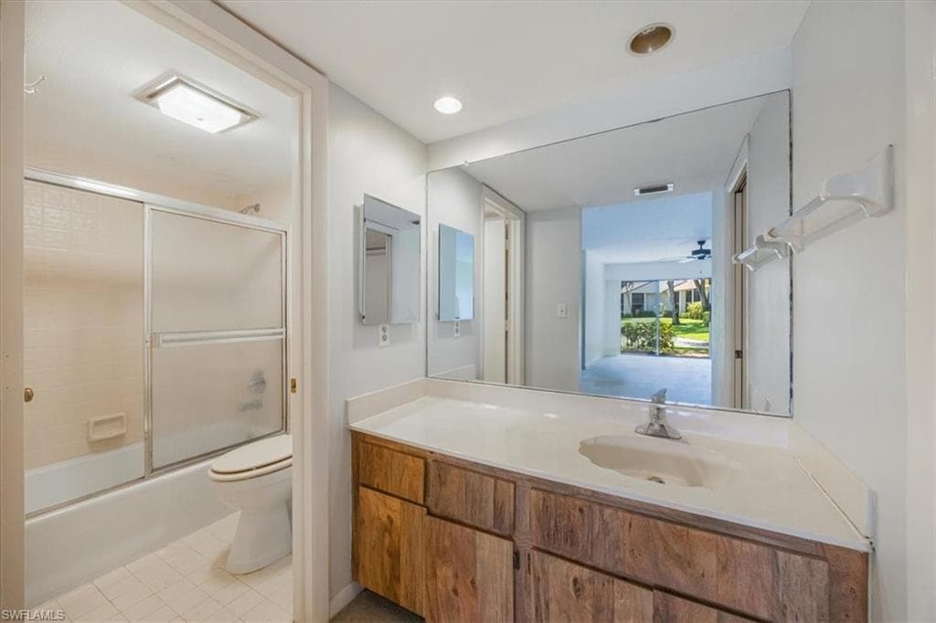 576 Retreat Dr 101, Naples, FL 34110-14