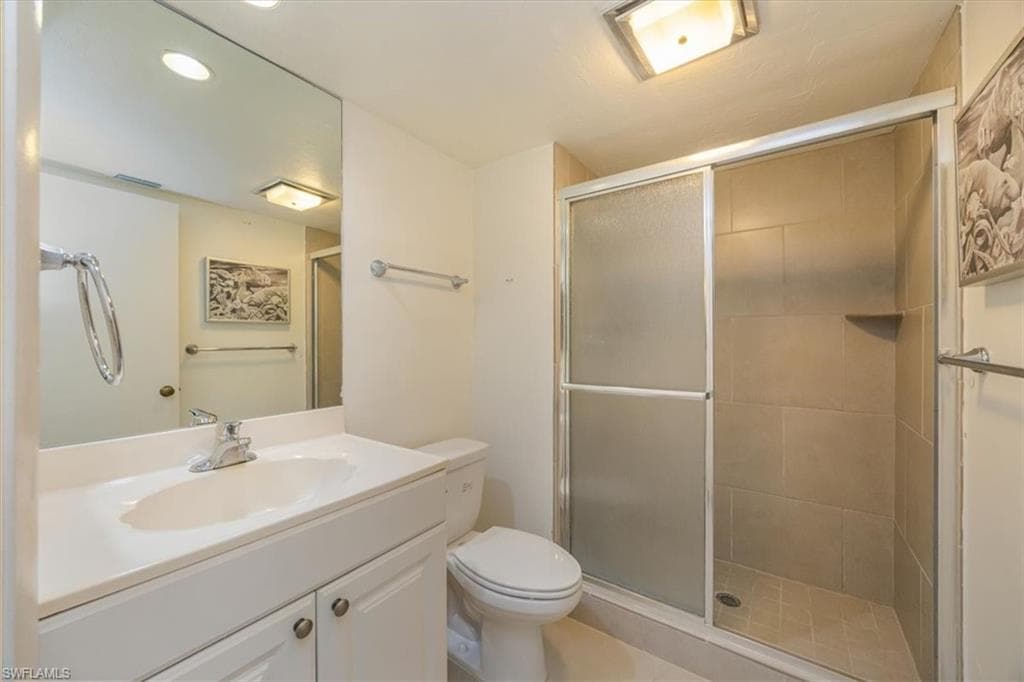 576 Retreat Dr 101, Naples, FL 34110-17