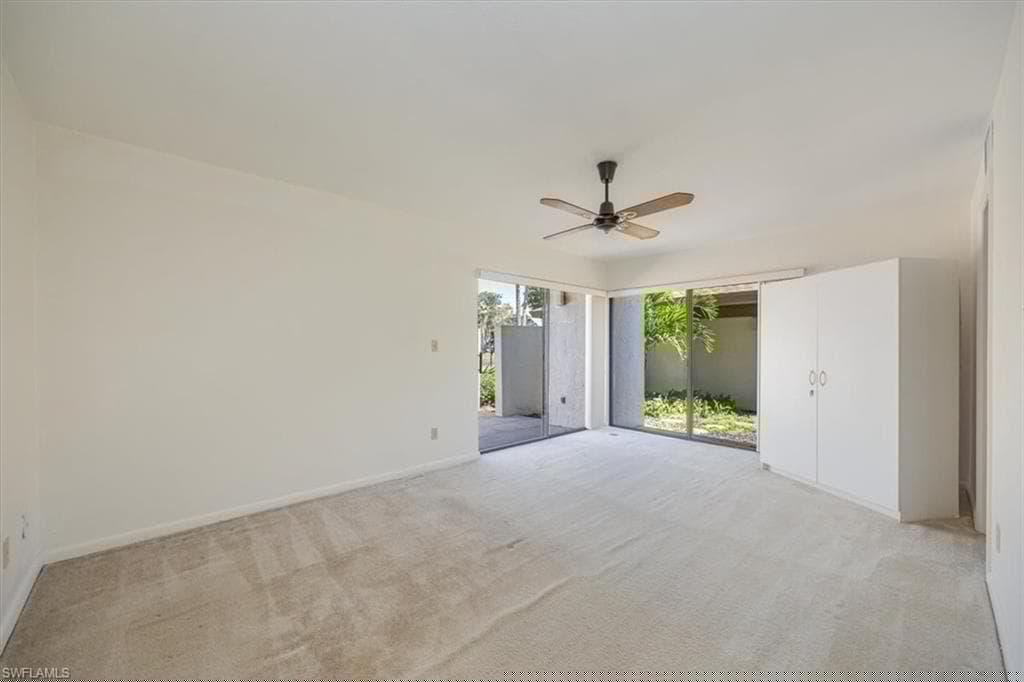 576 Retreat Dr 101, Naples, FL 34110-18