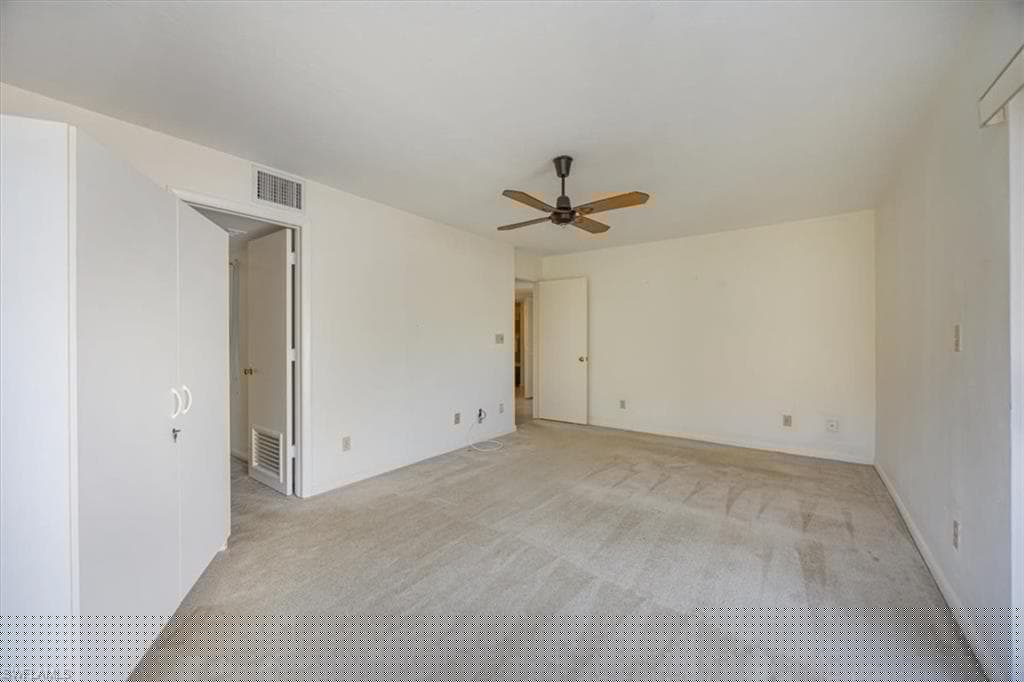 576 Retreat Dr 101, Naples, FL 34110-19