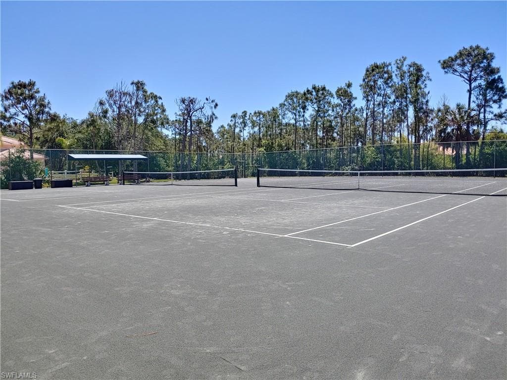 576 Retreat Dr 101, Naples, FL 34110-26