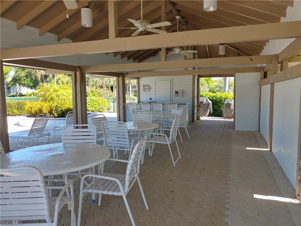 576 Retreat Dr 101, Naples, FL 34110-27
