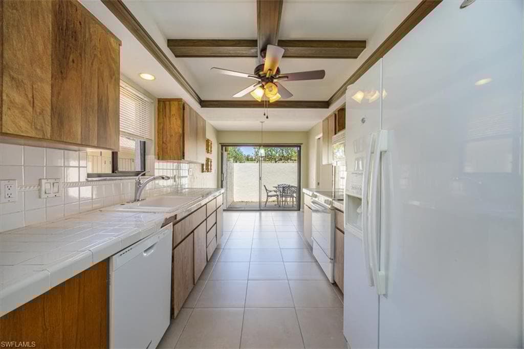 576 Retreat Dr 101, Naples, FL 34110-7