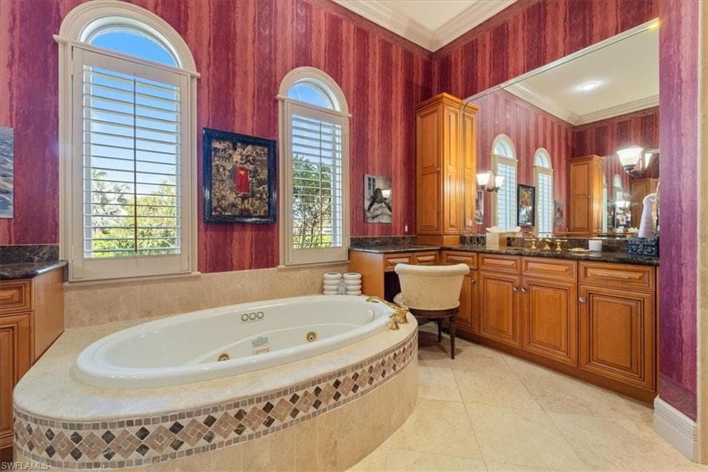 550 21st Ave S, Naples, FL 34102-25