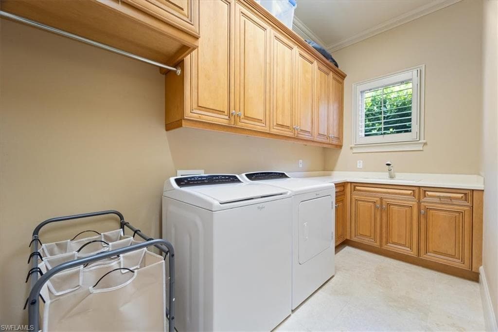 550 21st Ave S, Naples, FL 34102-32