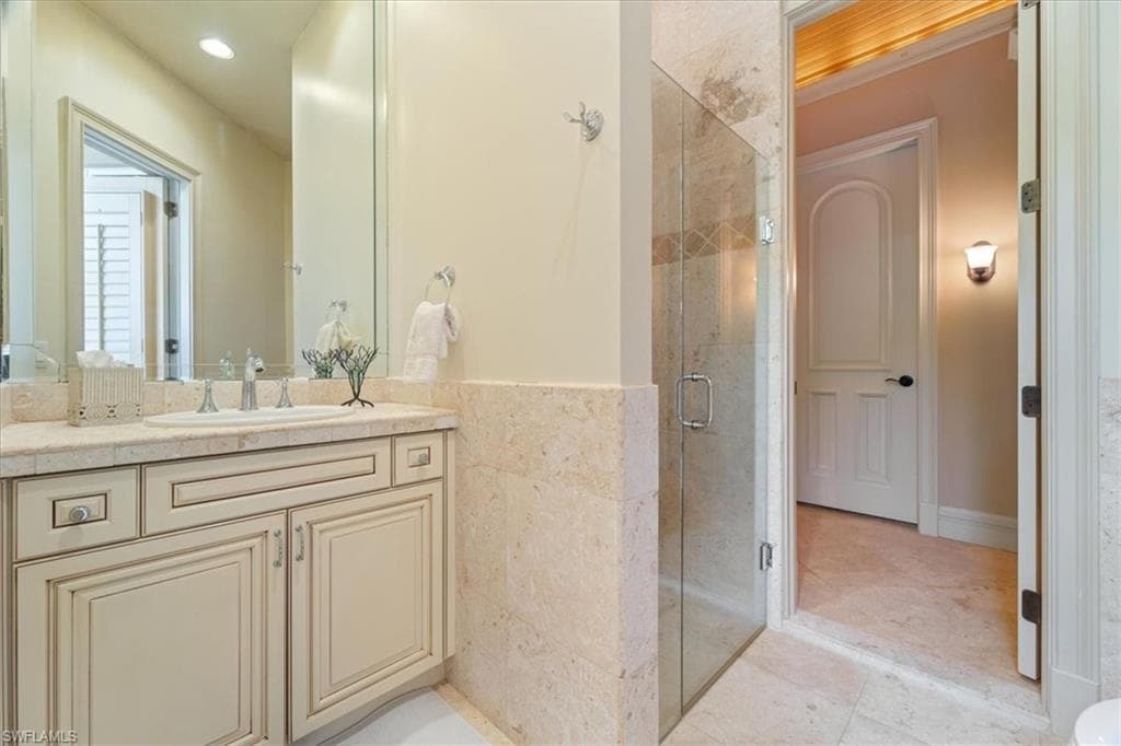 550 21st Ave S, Naples, FL 34102-33