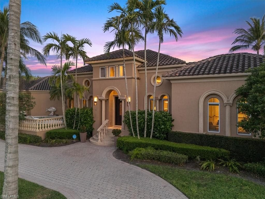 550 21st Ave S, Naples, FL 34102-2