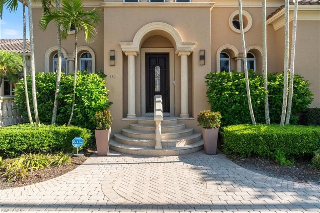 550 21st Ave S, Naples, FL 34102-46