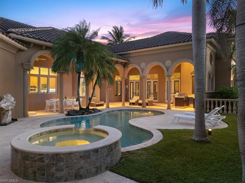 550 21st Ave S, Naples, FL 34102-3