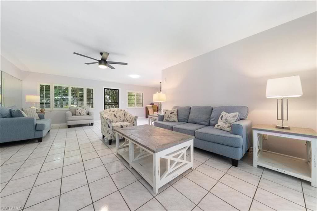 1147 Shady Rest Ln, Naples, FL 34103-8