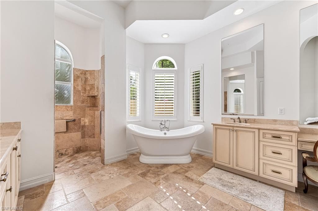 111 17th St NW, Naples, FL 34120-18