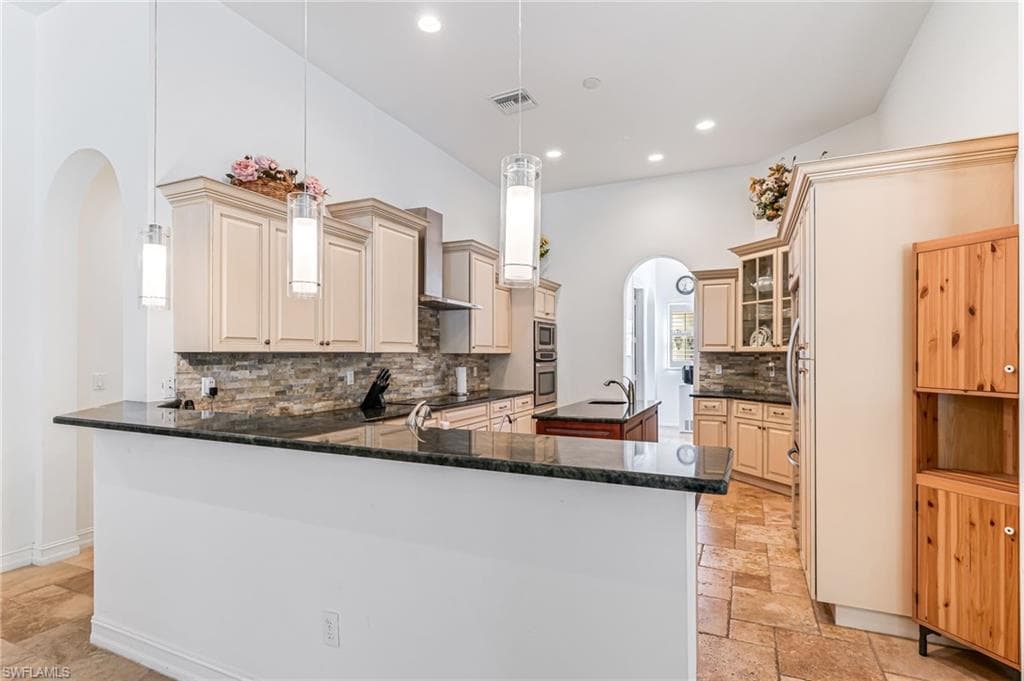 111 17th St NW, Naples, FL 34120-23